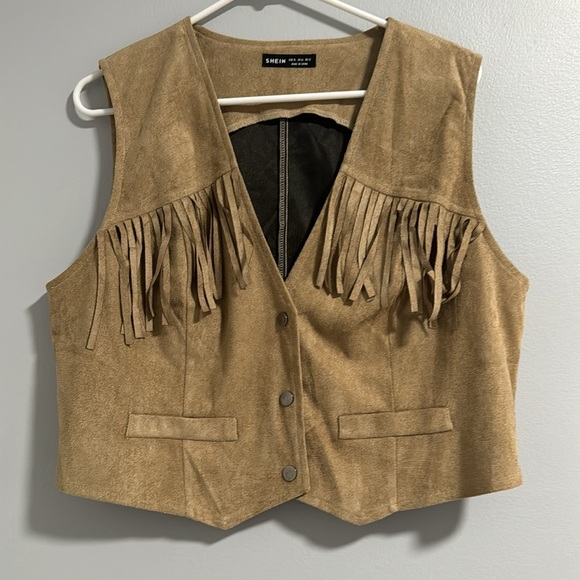 Faux suede vest with tassles - Picture 5 of 7